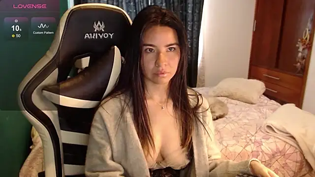 Snapshot of alice_middlee chatting on June 2026 06:24:02 PM alice middlee online show from June 2026 06:24:02 PM