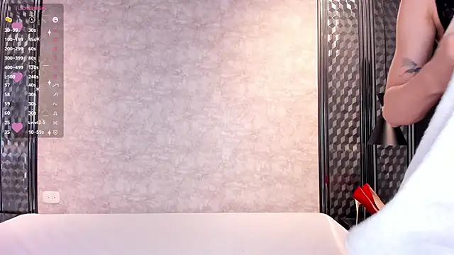 Jiggly   online show from October 2025 09:50:02 PM