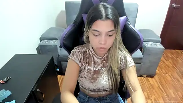 Snapshot of LuisaReyes_2911 chatting on March 2025 02:52:01 AM LuisaReyes 2911 online show from March 2025 02:52:01 AM