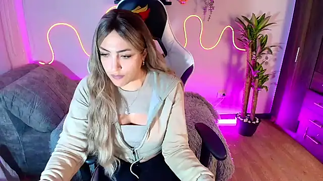 Snapshot of a_belladanger chatting on February 2025 02:12:02 AM a belladanger online show from February 2025 02:12:02 AM