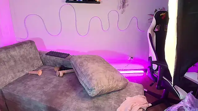 Snapshot of a_belladanger chatting on February 2025 03:58:02 AM a belladanger online show from February 2025 03:58:02 AM