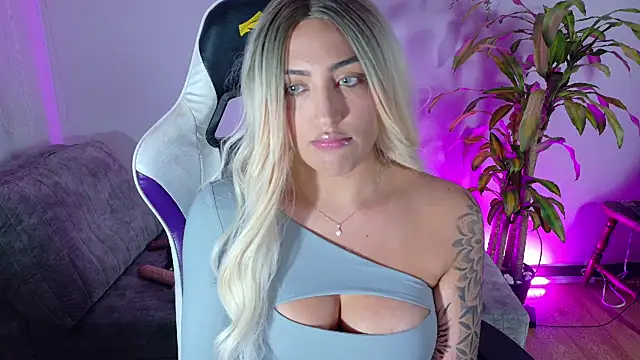 Snapshot of a_belladanger chatting on October 2025 01:35:01 AM a belladanger online show from October 2025 01:35:01 AM