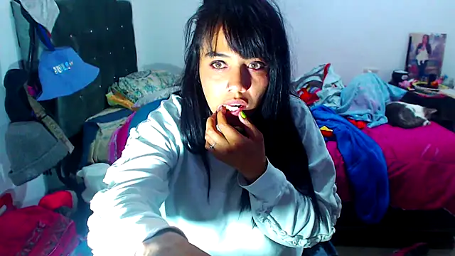 AmaraRoberts420 online show from September 2025 12:32:01 AM