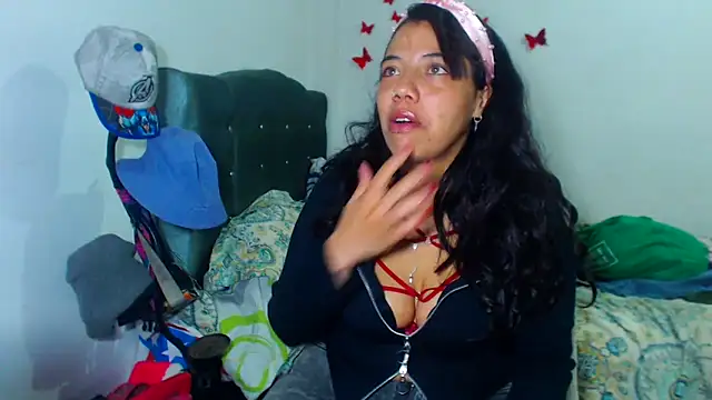 AmaraRoberts420 online show from November 2025 01:37:02 AM