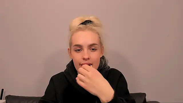 Snapshot of OliviaKisss chatting on February 2026 07:43:01 PM OliviaKisss online show from February 2026 07:43:01 PM