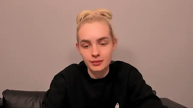 Snapshot of OliviaKisss chatting on February 2026 06:49:02 PM OliviaKisss online show from February 2026 06:49:02 PM