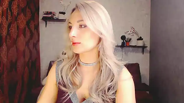 Snapshot of MillaXQueen chatting on February 2025 11:31:02 AM MillaXQueen online show from February 2025 11:31:02 AM