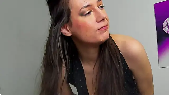 Snapshot of JuliaHunts chatting on November 2025 05:40:02 AM JuliaHunts online show from November 2025 05:40:02 AM