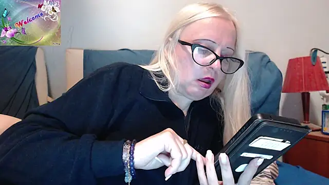 martachatte online show from October 2025 07:58:01 PM