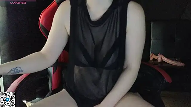 Mia G0ld online show from November 2025 03:33:02 PM