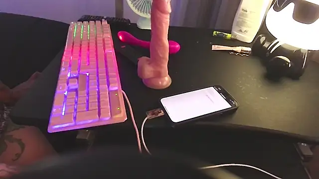 Snapshot of chanell_tattoo chatting on March 2025 09:24:01 PM chanell tattoo online show from March 2025 09:24:01 PM