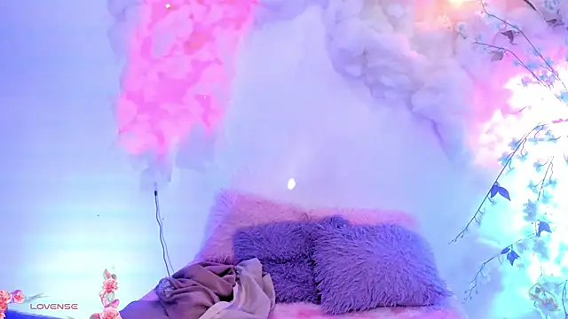 Snapshot of Mey_moon chatting on January 2025 08:39:01 PM Mey moon online show from January 2025 08:39:01 PM