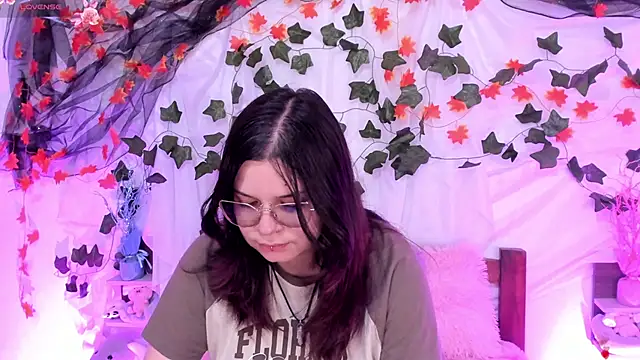 Snapshot of Mey_moon chatting on February 2025 02:58:02 PM Mey moon online show from February 2025 02:58:02 PM