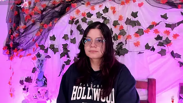 Snapshot of Mey_moon chatting on February 2025 04:47:01 PM Mey moon online show from February 2025 04:47:01 PM