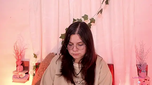 Snapshot of Mey_moon chatting on February 2025 09:12:01 PM Mey moon online show from February 2025 09:12:01 PM