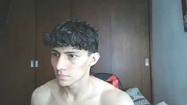 Snapshot of aresholland chatting on November 2025 06:30:01 PM aresholland online show from November 2025 06:30:01 PM