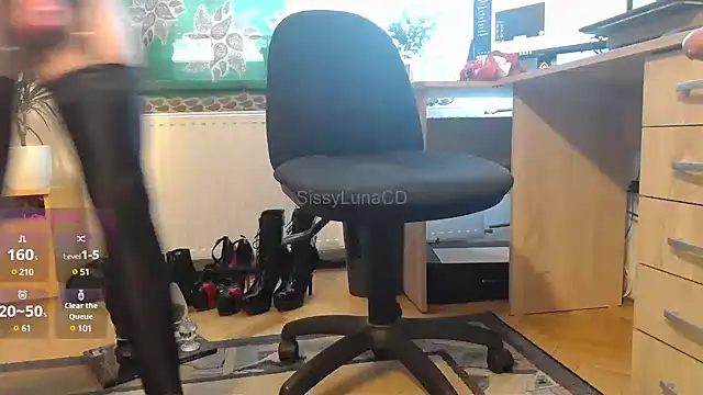 Snapshot of SissyLunaCD chatting on January 2025 08:40:01 AM SissyLunaCD online show from January 2025 08:40:01 AM