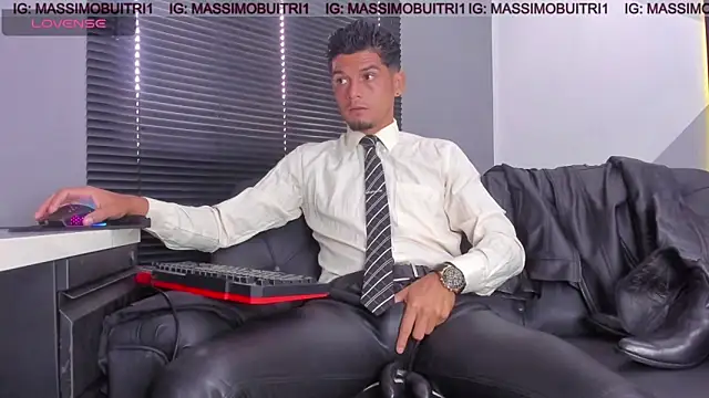 Snapshot of massimo_g chatting on June 2026 01:02:01 PM massimo g online show from June 2026 01:02:01 PM