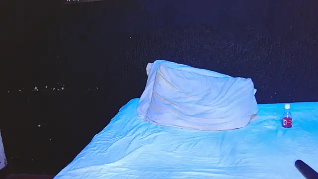 ASTRIDBULM online show from December 2025 08:27:02 PM