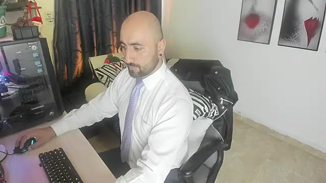 Snapshot of Leon_1234 chatting on December 2024 06:40:01 PM Leon 1234 online show from December 2024 06:40:01 PM