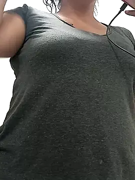 Snapshot of Morenitha-XXX chatting on January 2025 06:35:01 PM Morenitha-XXX online show from January 2025 06:35:01 PM