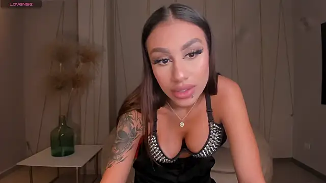 DannaCruz online show from January 2025 06:24:01 PM