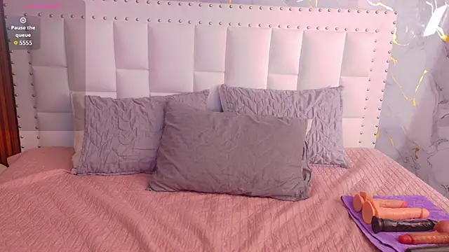 valkiria moore online show from December 2025 12:23:02 PM