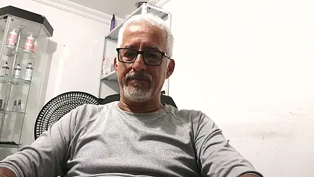 Snapshot of cenizo10124 chatting on November 2025 09:48:02 PM cenizo10124 online show from November 2025 09:48:02 PM