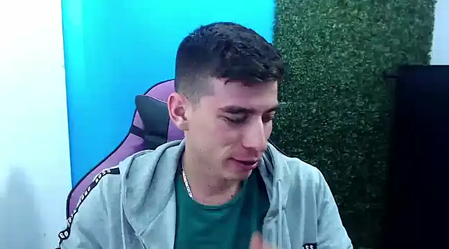 Snapshot of DEIBY_BABY chatting on December 2024 01:25:02 AM DEIBY BABY online show from December 2024 01:25:02 AM