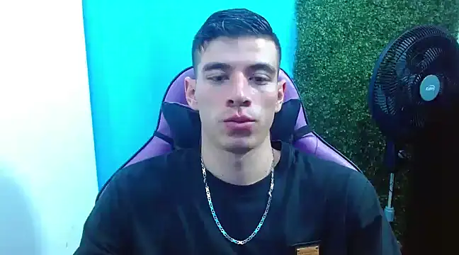 Snapshot of DEIBY_BABY chatting on December 2024 07:57:01 PM DEIBY BABY online show from December 2024 07:57:01 PM