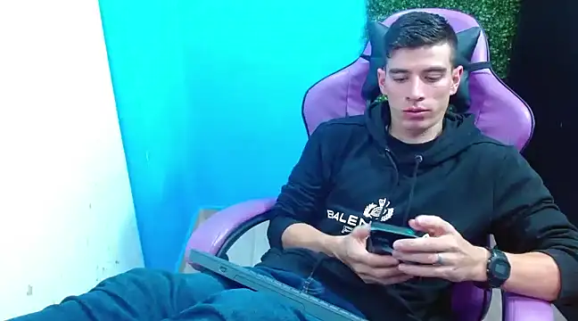 Snapshot of DEIBY_BABY chatting on December 2024 02:52:01 AM DEIBY BABY online show from December 2024 02:52:01 AM