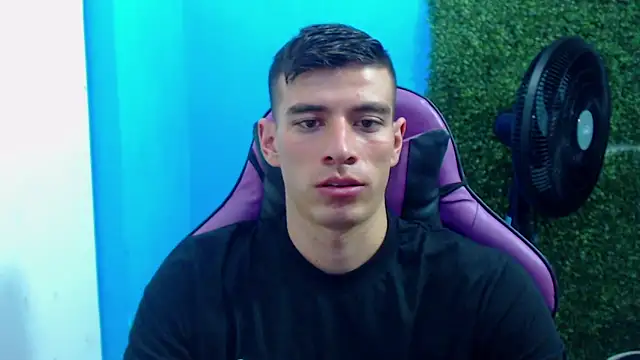 Snapshot of DEIBY_BABY chatting on December 2024 12:47:01 AM DEIBY BABY online show from December 2024 12:47:01 AM