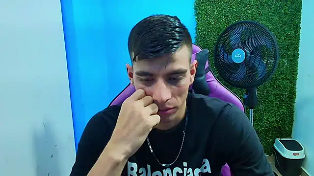 Snapshot of DEIBY_BABY chatting on January 2025 04:49:02 AM DEIBY BABY online show from January 2025 04:49:02 AM