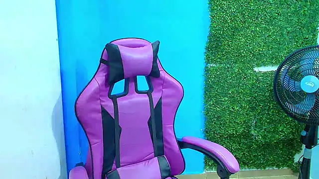 Snapshot of DEIBY_BABY chatting on January 2025 01:20:02 AM DEIBY BABY online show from January 2025 01:20:02 AM