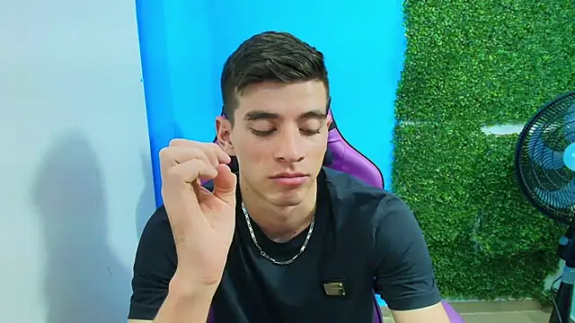 Snapshot of DEIBY_BABY chatting on January 2025 01:35:01 AM DEIBY BABY online show from January 2025 01:35:01 AM