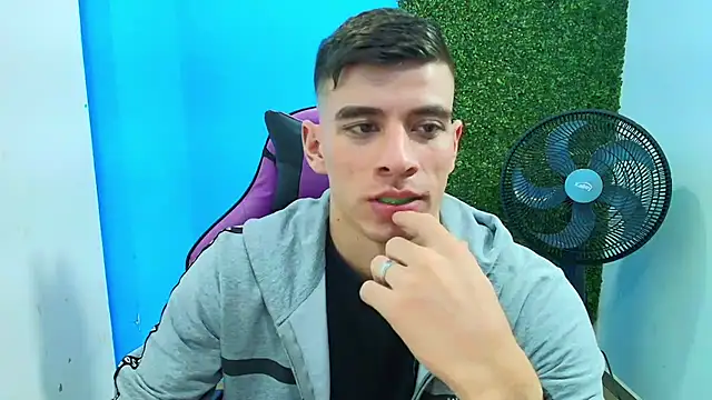 Snapshot of DEIBY_BABY chatting on February 2025 04:46:02 AM DEIBY BABY online show from February 2025 04:46:02 AM