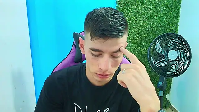 Snapshot of DEIBY_BABY chatting on February 2025 10:40:02 PM DEIBY BABY online show from February 2025 10:40:02 PM