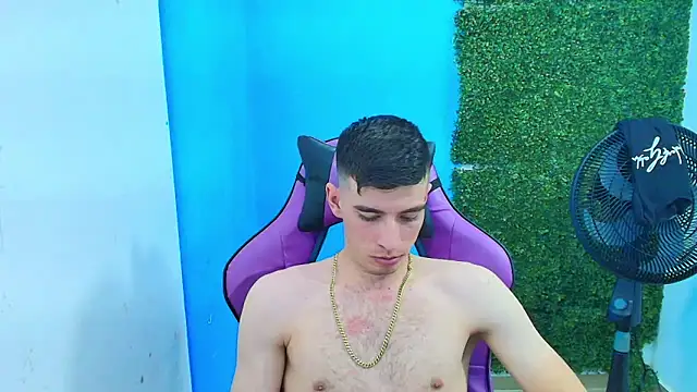 Snapshot of DEIBY_BABY chatting on February 2025 04:44:02 AM DEIBY BABY online show from February 2025 04:44:02 AM