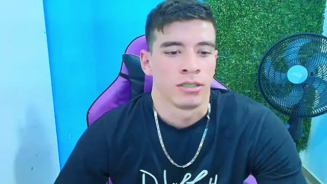 Snapshot of DEIBY_BABY chatting on February 2025 09:52:02 PM DEIBY BABY online show from February 2025 09:52:02 PM