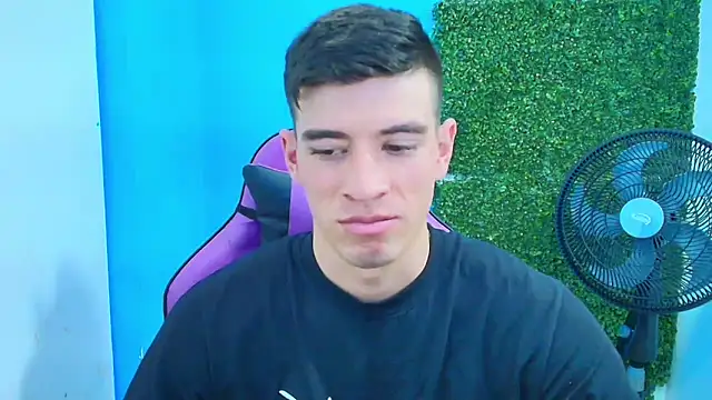 Snapshot of DEIBY_BABY chatting on February 2025 04:04:01 AM DEIBY BABY online show from February 2025 04:04:01 AM