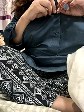 Sexybomb33 online show from December 2025 02:01:01 PM