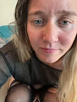 SkyelarSommer online show from December 2024 05:37:02 PM