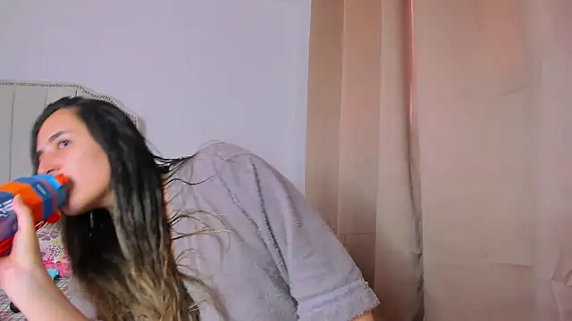 Hanna86 online show from November 2025 08:22:01 PM