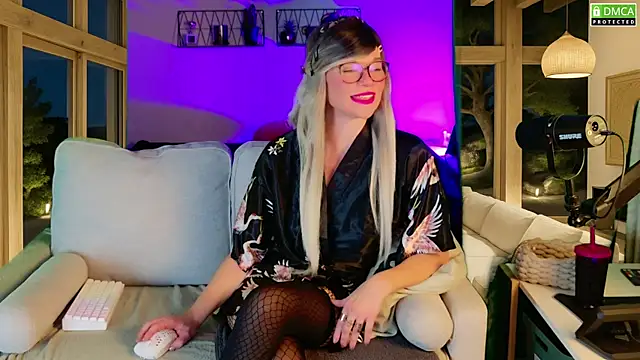 Kittychatte online show from October 2025 07:34:01 PM