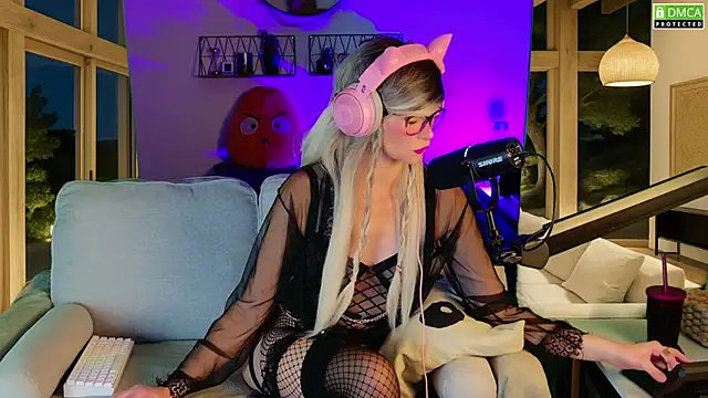 Kittychatte online show from November 2025 05:45:02 PM