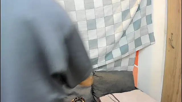 Mhelanny2 online show from November 2025 06:24:02 PM