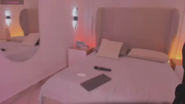 luisah  online show from November 2025 08:31:01 PM