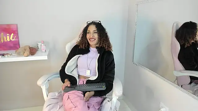 Snapshot of StefanyMiler chatting on January 2025 09:23:02 AM StefanyMiler online show from January 2025 09:23:02 AM