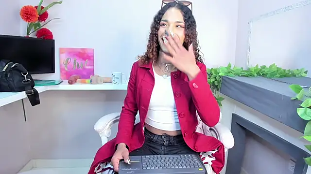 Snapshot of StefanyMiler chatting on January 2025 03:53:01 AM StefanyMiler online show from January 2025 03:53:01 AM
