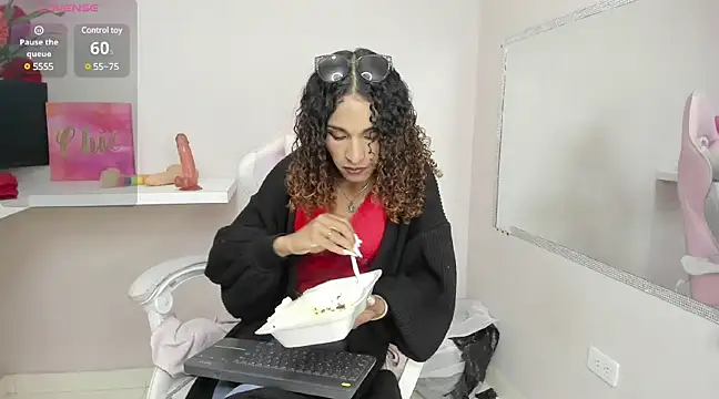 Snapshot of StefanyMiler chatting on February 2025 09:38:01 AM StefanyMiler online show from February 2025 09:38:01 AM